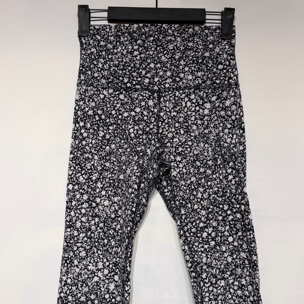 Lululemon Align High-Rise Crop 23" Venture Floral Alpine White Black Size 4 - Picture 3 of 9